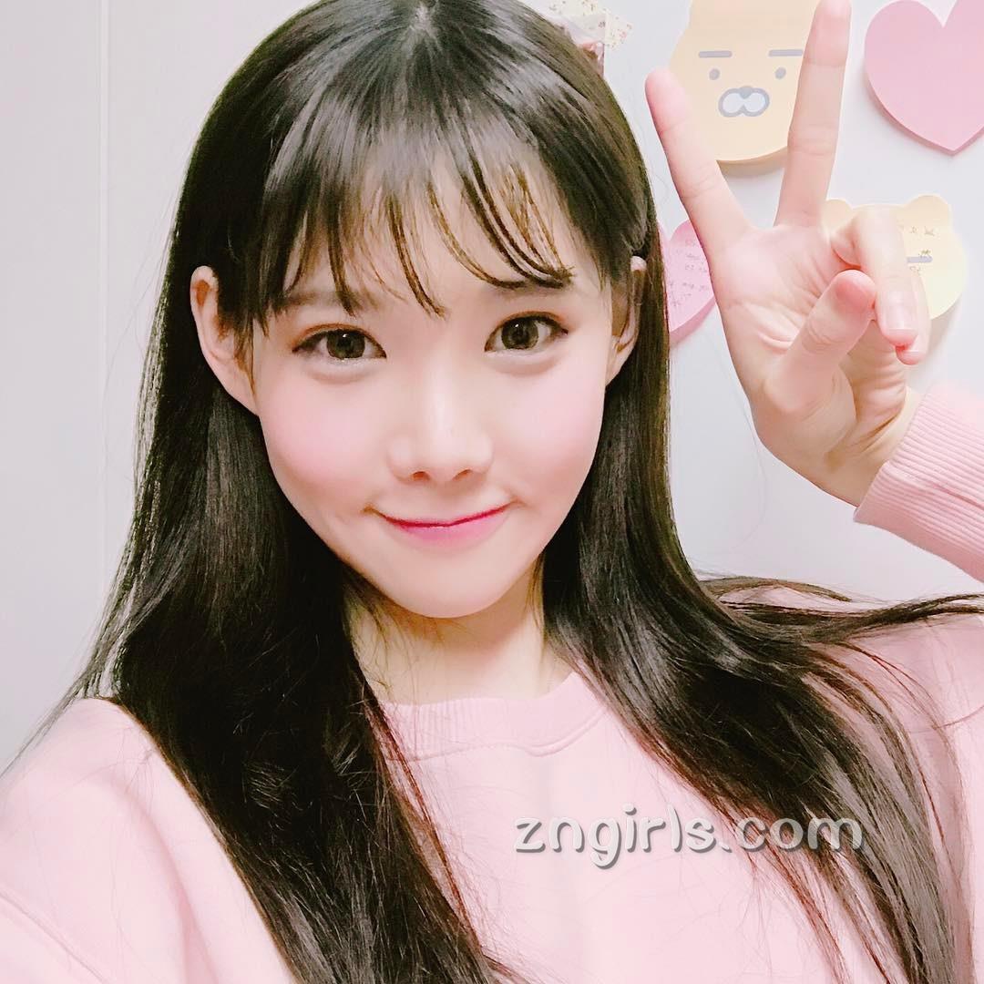 韩国萝莉料理家素珍 倾心于各种美食小吃