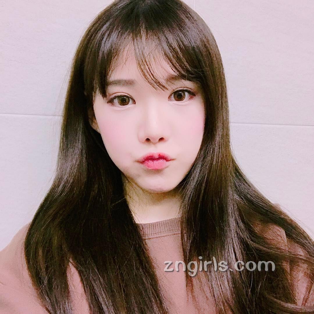 韩国萝莉料理家素珍 倾心于各种美食小吃