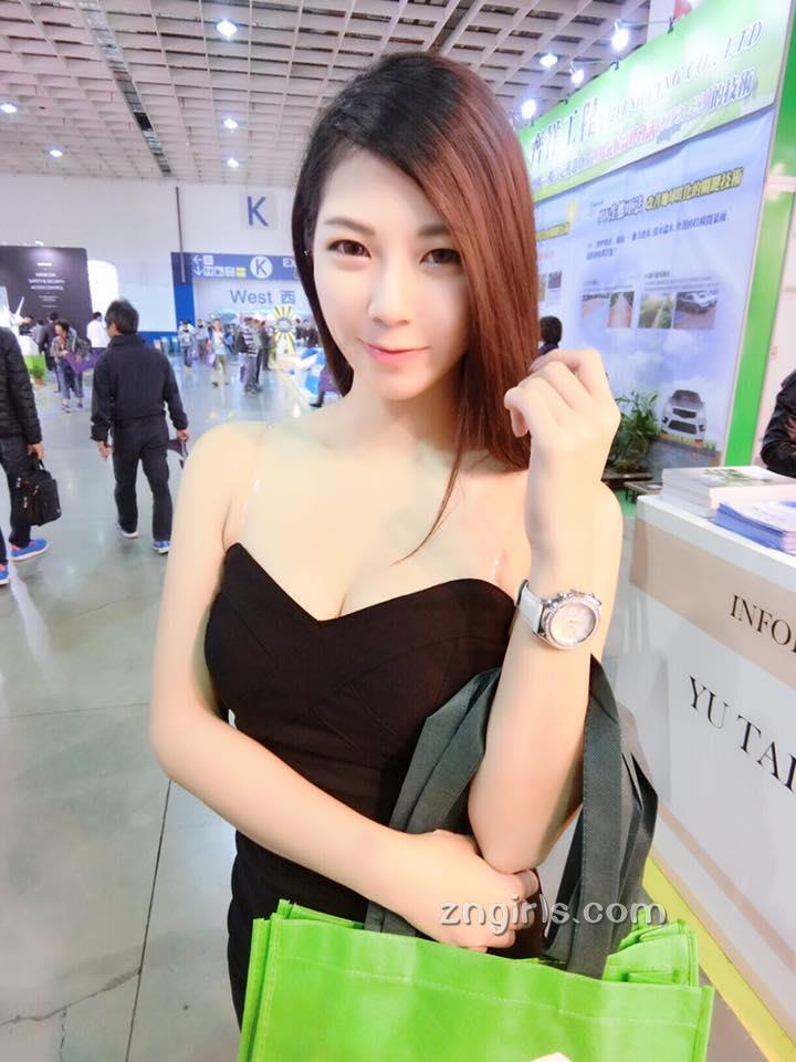 人气SG正妹邱冰冰 场内场外的白皙美人