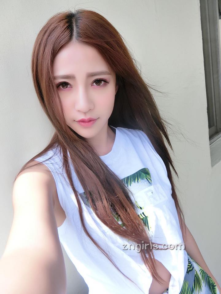 「触觉系」正妹陈予Fairy 厌世脸外拍女神私房照