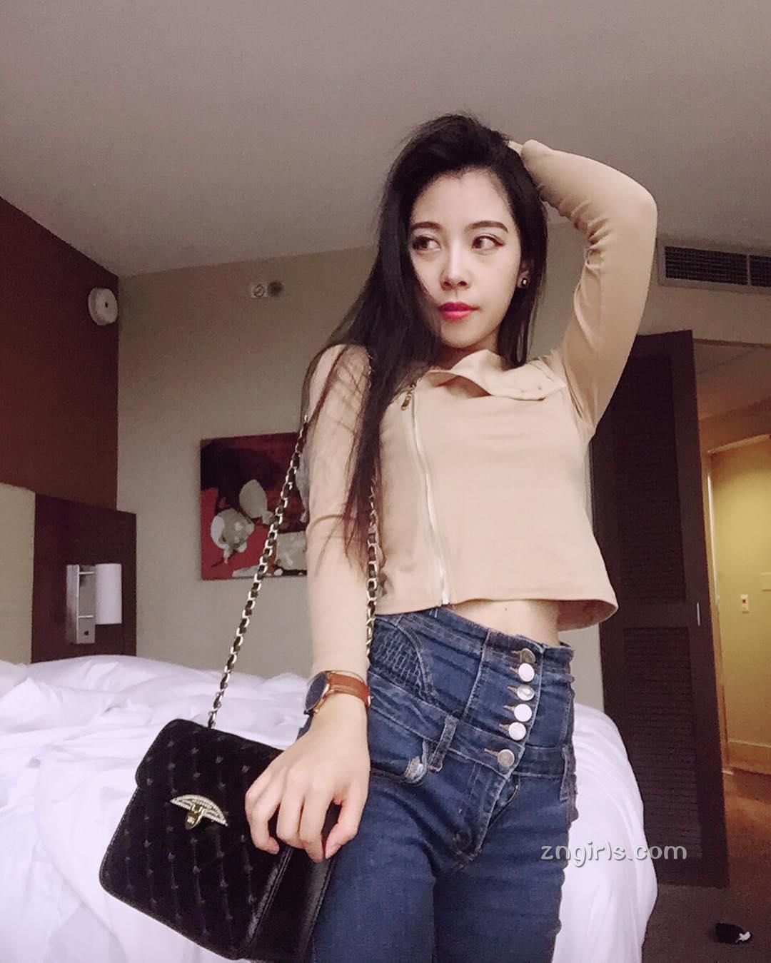 长荣航空空姐古婉蓁 外形靓丽仪表不凡