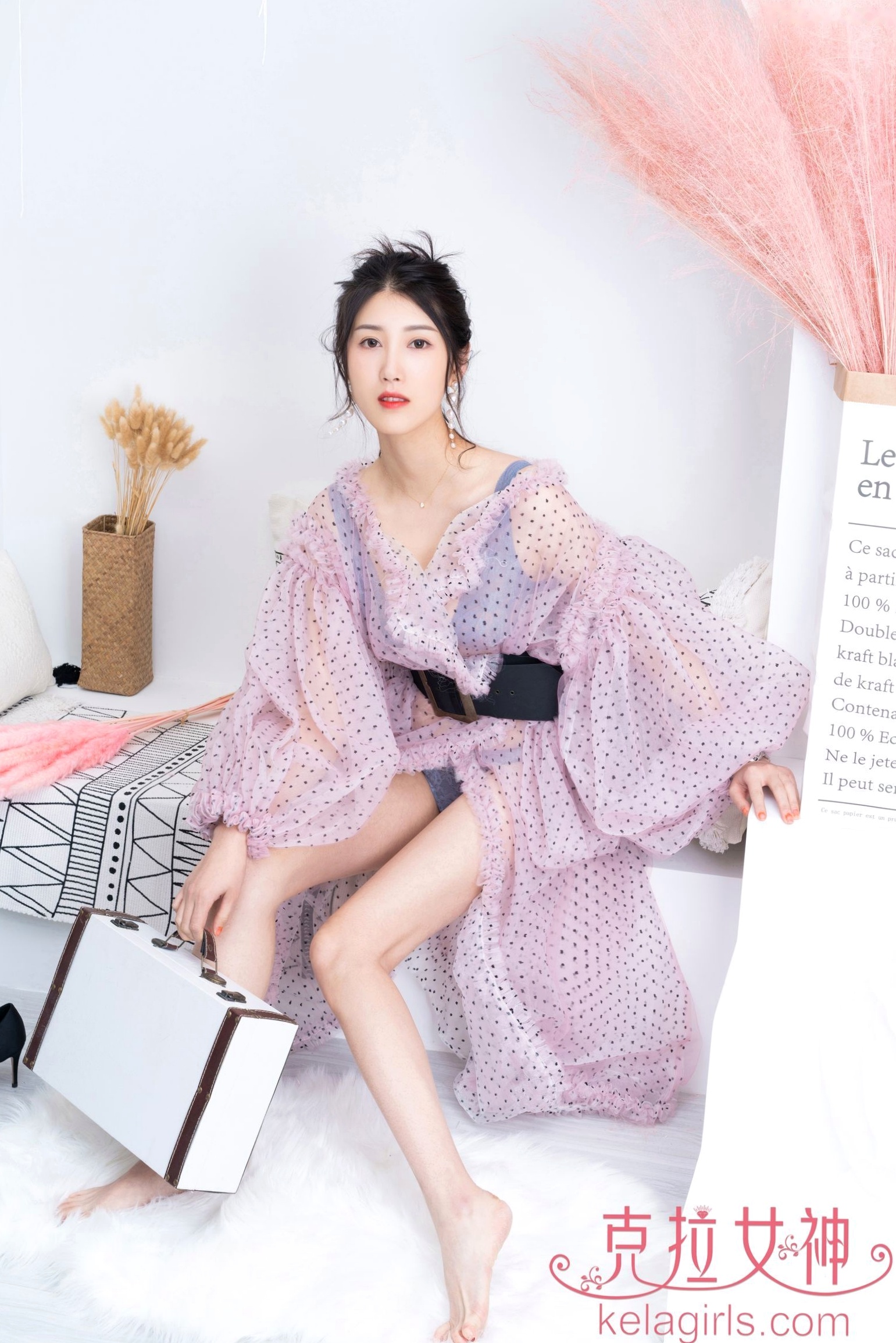 Gallery - KelaGirls克拉女神-2020.07.10-王睿-《艳紫芬芳》室内私房写真，身穿波点轻纱透视装，演绎温柔气质居家风，尽显曼妙身姿私房照气质性感极品 王睿女神私房照_秀色女神 - image 8