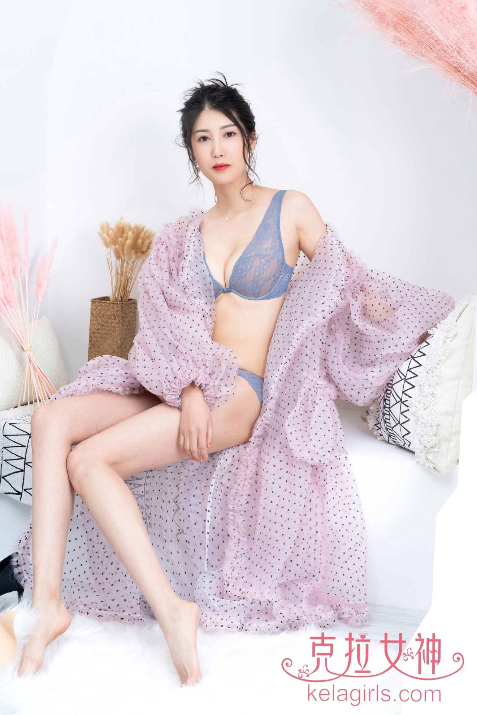 Gallery - KelaGirls克拉女神-2020.07.10-王睿-《艳紫芬芳》室内私房写真，身穿波点轻纱透视装，演绎温柔气质居家风，尽显曼妙身姿私房照气质性感极品 王睿女神私房照_秀色女神 - image 20
