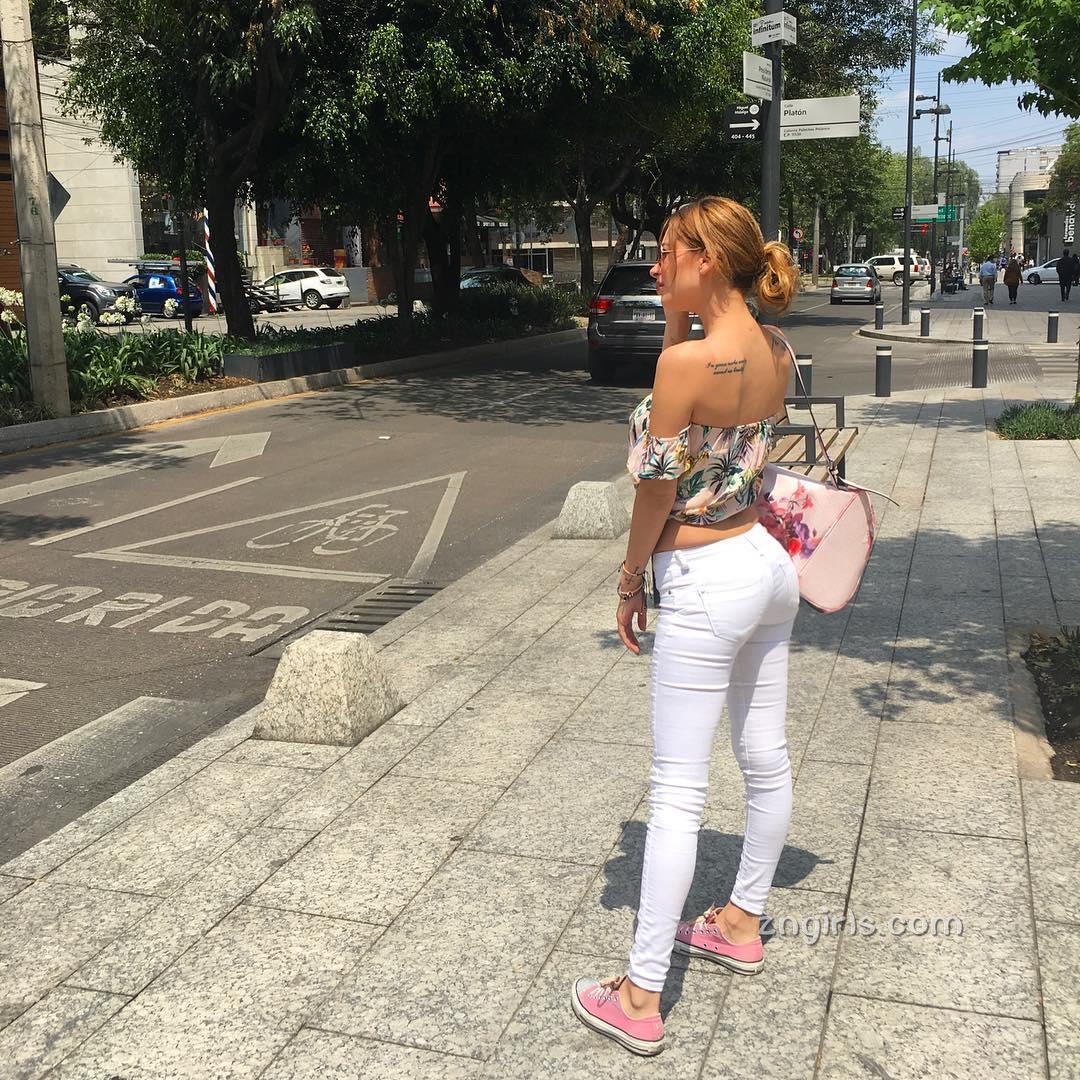 花花公子女郎Brenda Zambrano 沙滩诱人比基尼图片