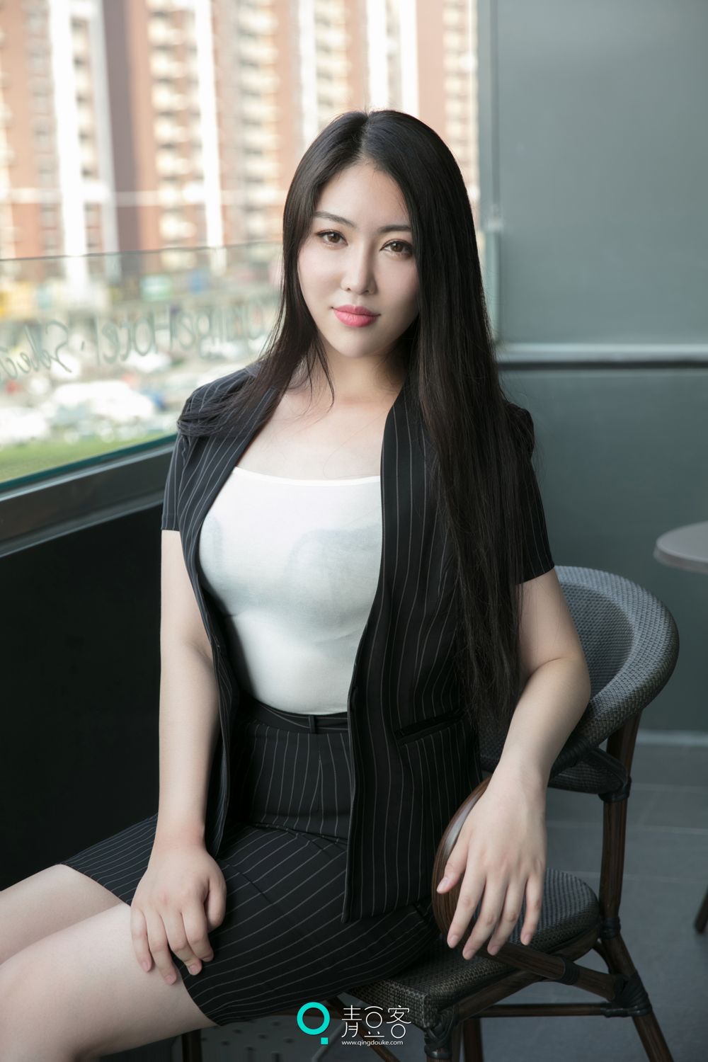 青豆女神馨露 黑色端庄蕾丝