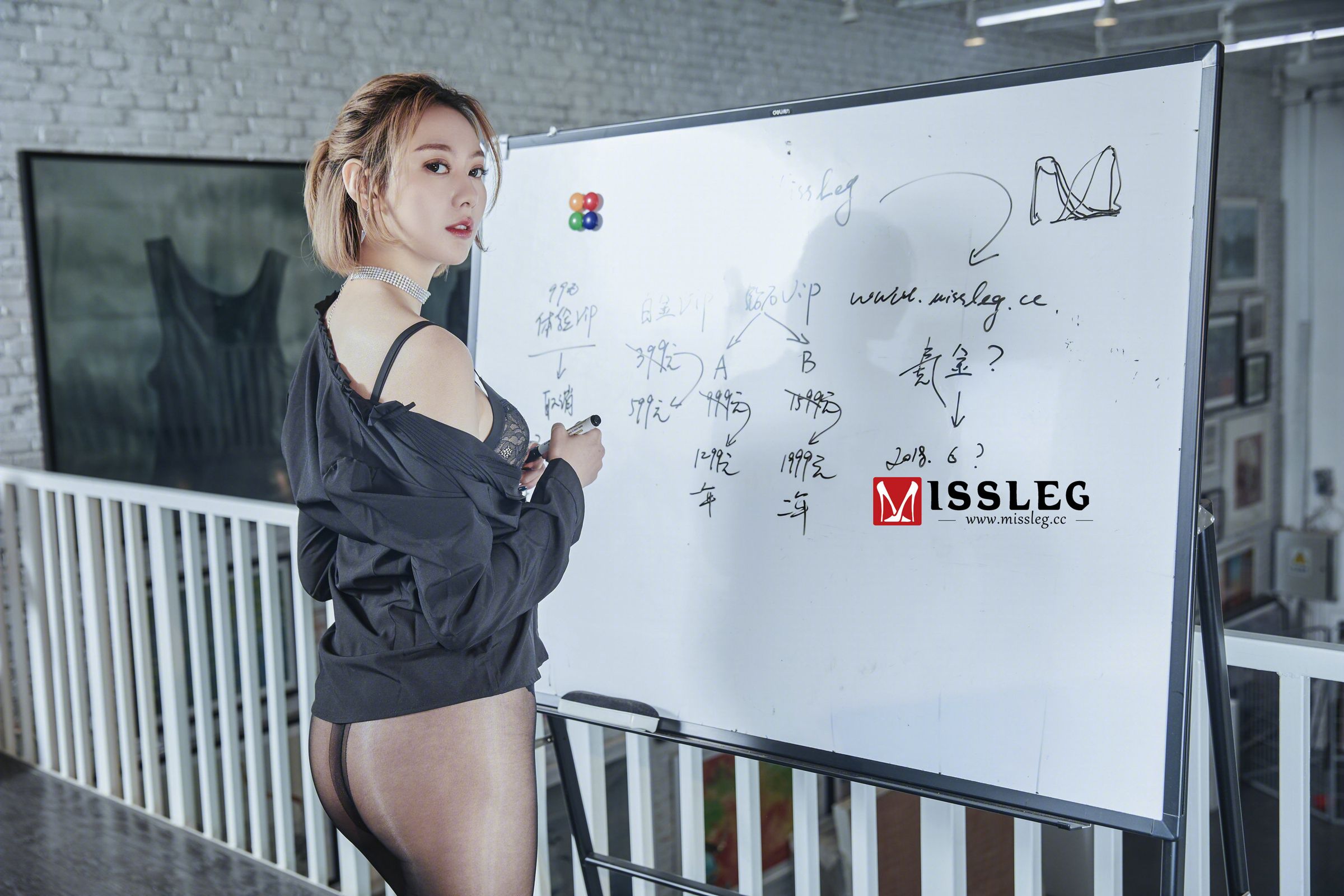 付艺轩- [MISSLEG蜜丝]高清写真图 No.V014 黑丝办公室