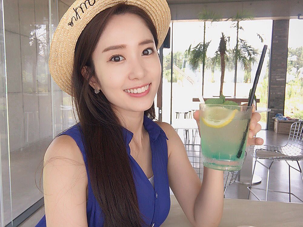 体育美女播报员郑珠姬 气质高雅身材高挑