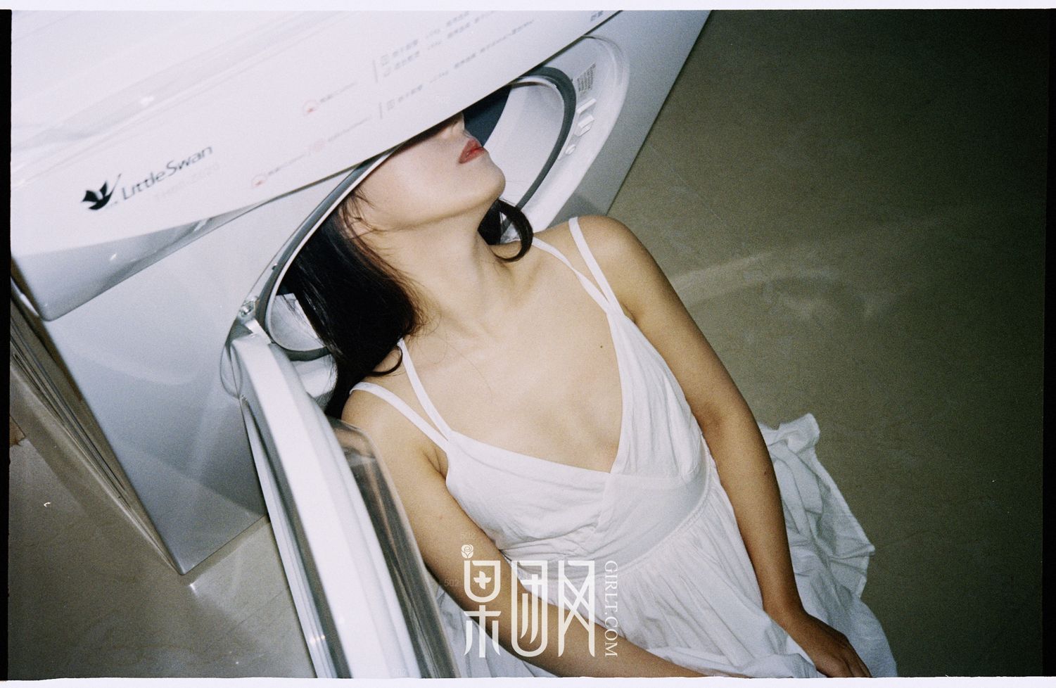 甜美女神范雅惠 牛奶般雪白肌肤
