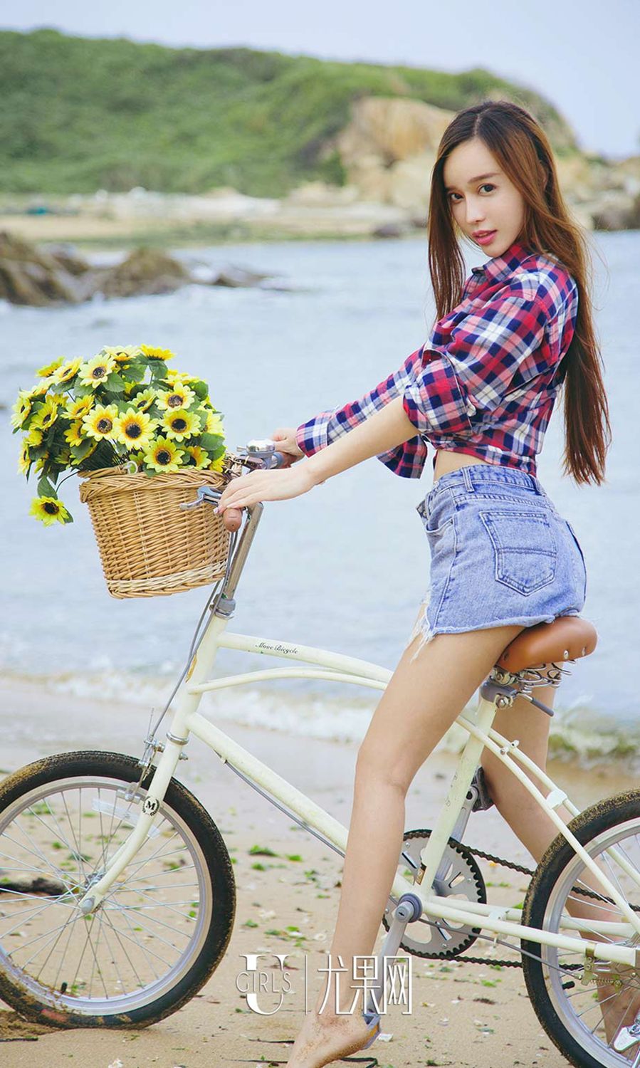 艾小青之海上花 红蓝格衬衣牛仔裤
