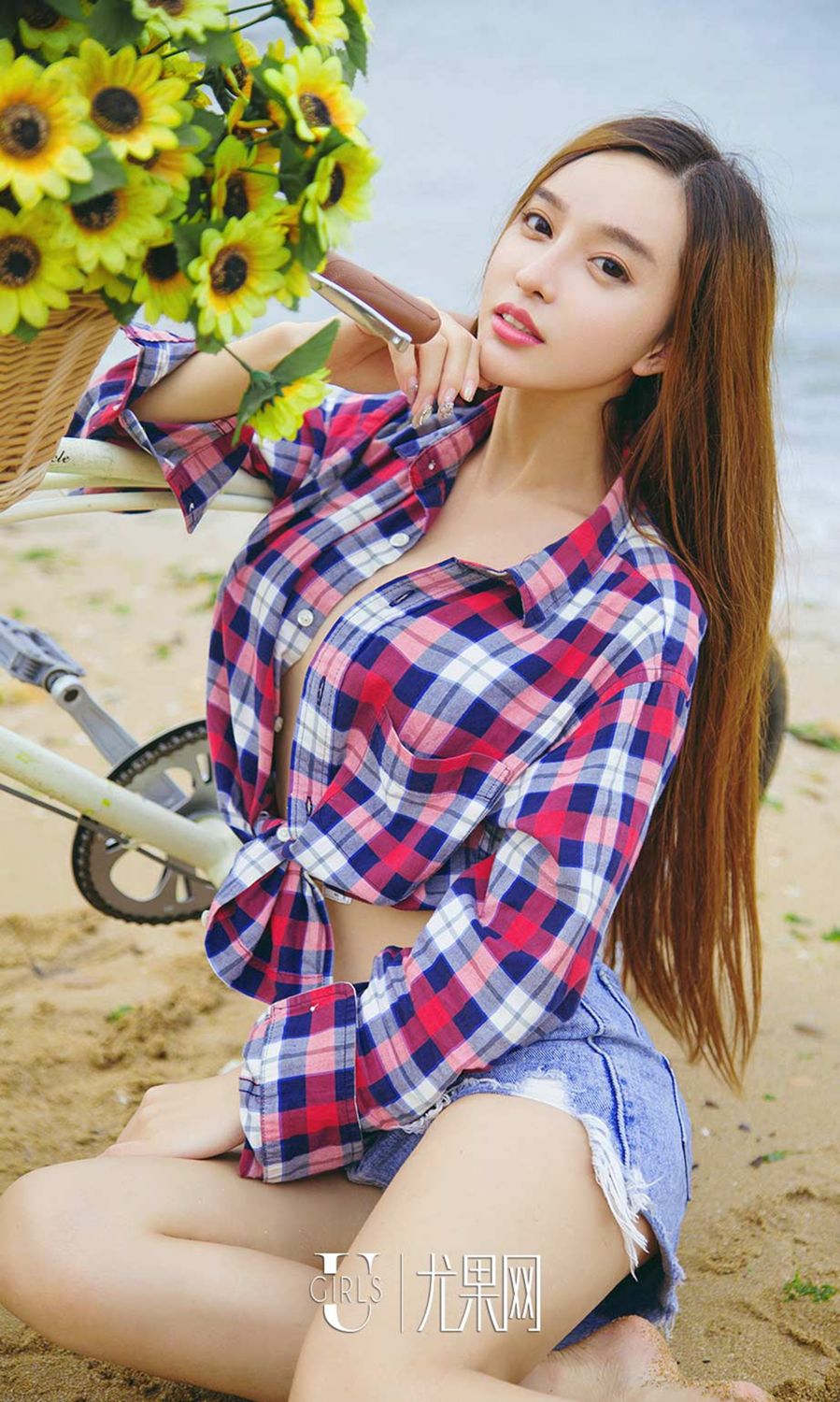 艾小青之海上花 红蓝格衬衣牛仔裤