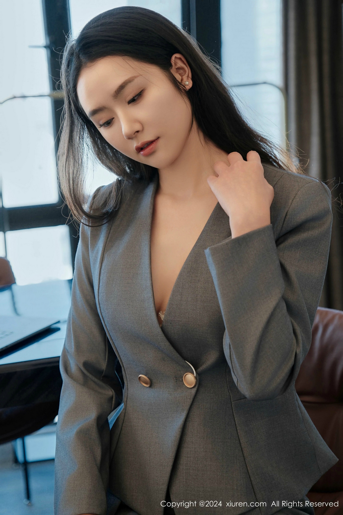 [XiuRen]高清写真图 2024.11.14 No.9444 方子萱 美腿黑丝