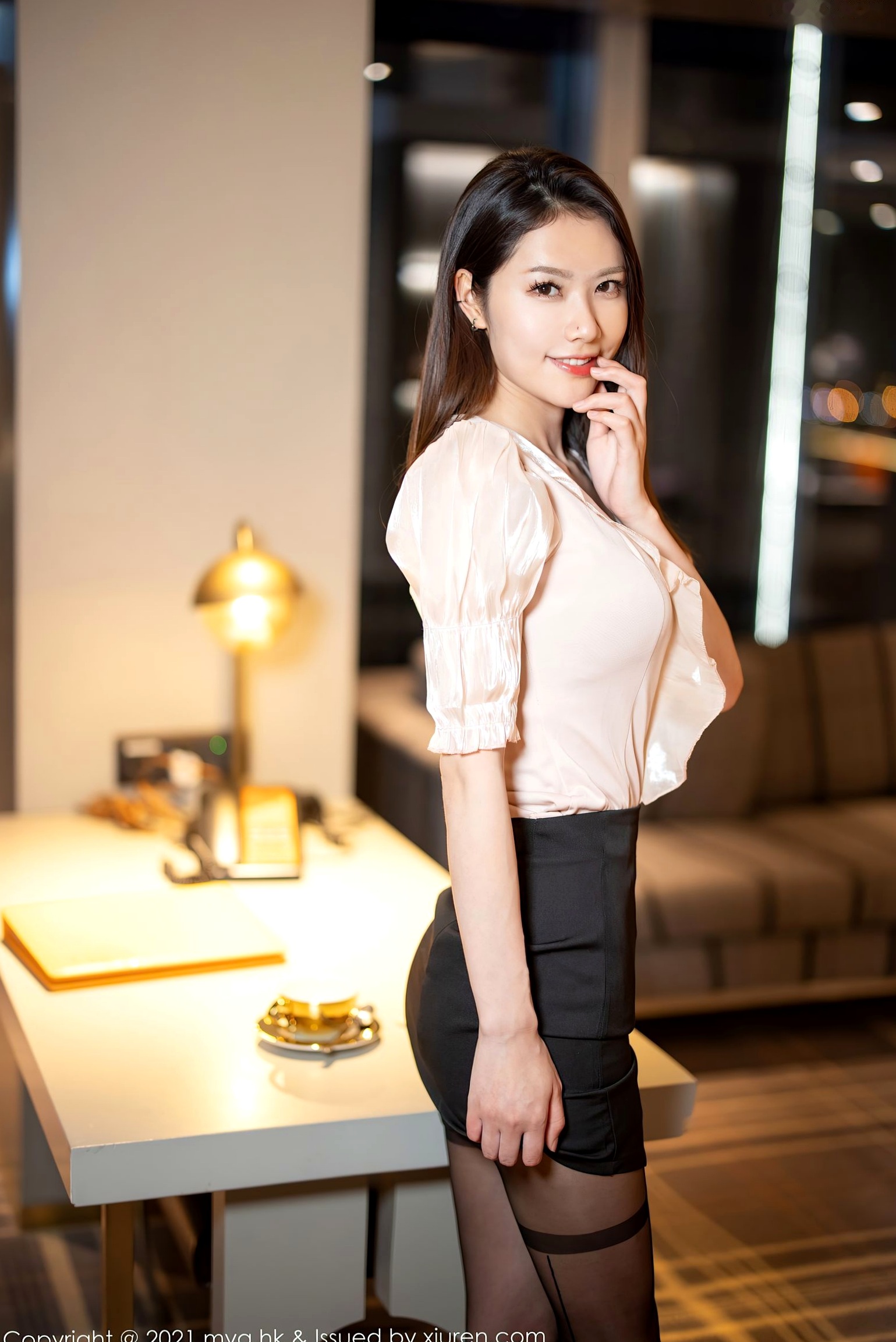 Gallery - MyGirl美媛馆-599-方子萱：杭州旅拍都市OL制服诱惑，黑丝白衫极致私房美腿写真美媛馆制服黑丝诱惑私房照 方子萱女神私房照_秀色女神 - image 2