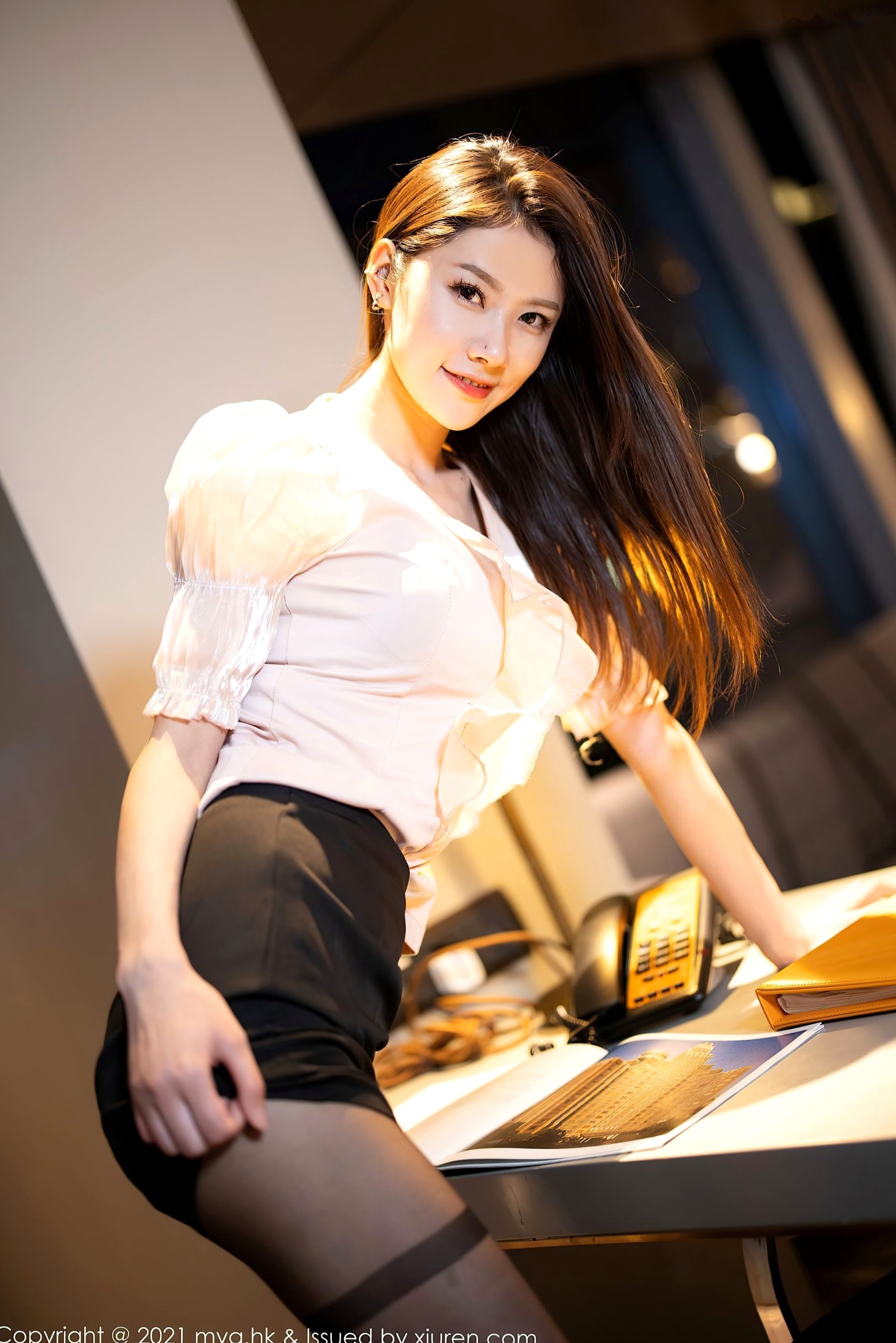 Gallery - MyGirl美媛馆-599-方子萱：杭州旅拍都市OL制服诱惑，黑丝白衫极致私房美腿写真美媛馆制服黑丝诱惑私房照 方子萱女神私房照_秀色女神 - image 12