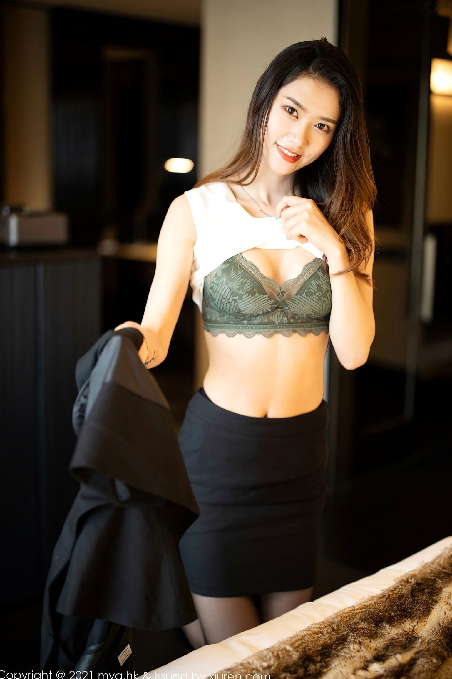 Gallery - MyGirl美媛馆No.542-方子萱：职场OL黑丝职业装与绿色蕾丝内衣，极致诱惑私房旅拍写真美媛馆制服丝袜内衣私房照 方子萱女神私房照_秀色女神 - image 30