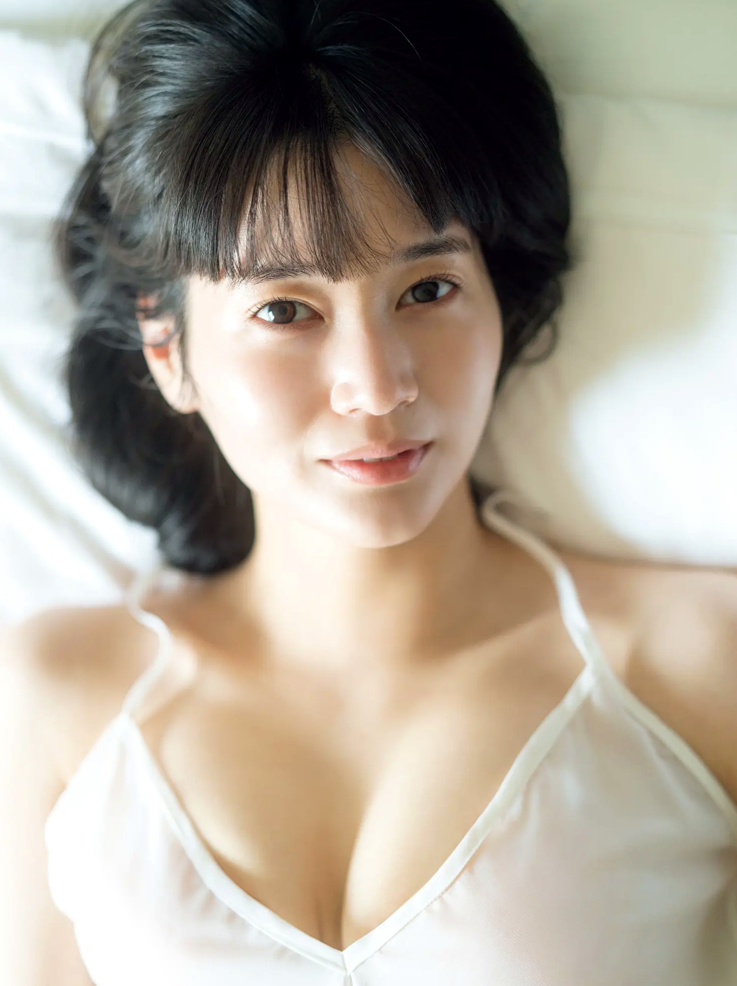 出口亜梨沙 - ESSENCE 户外蓝天性感内衣大尺度写真
