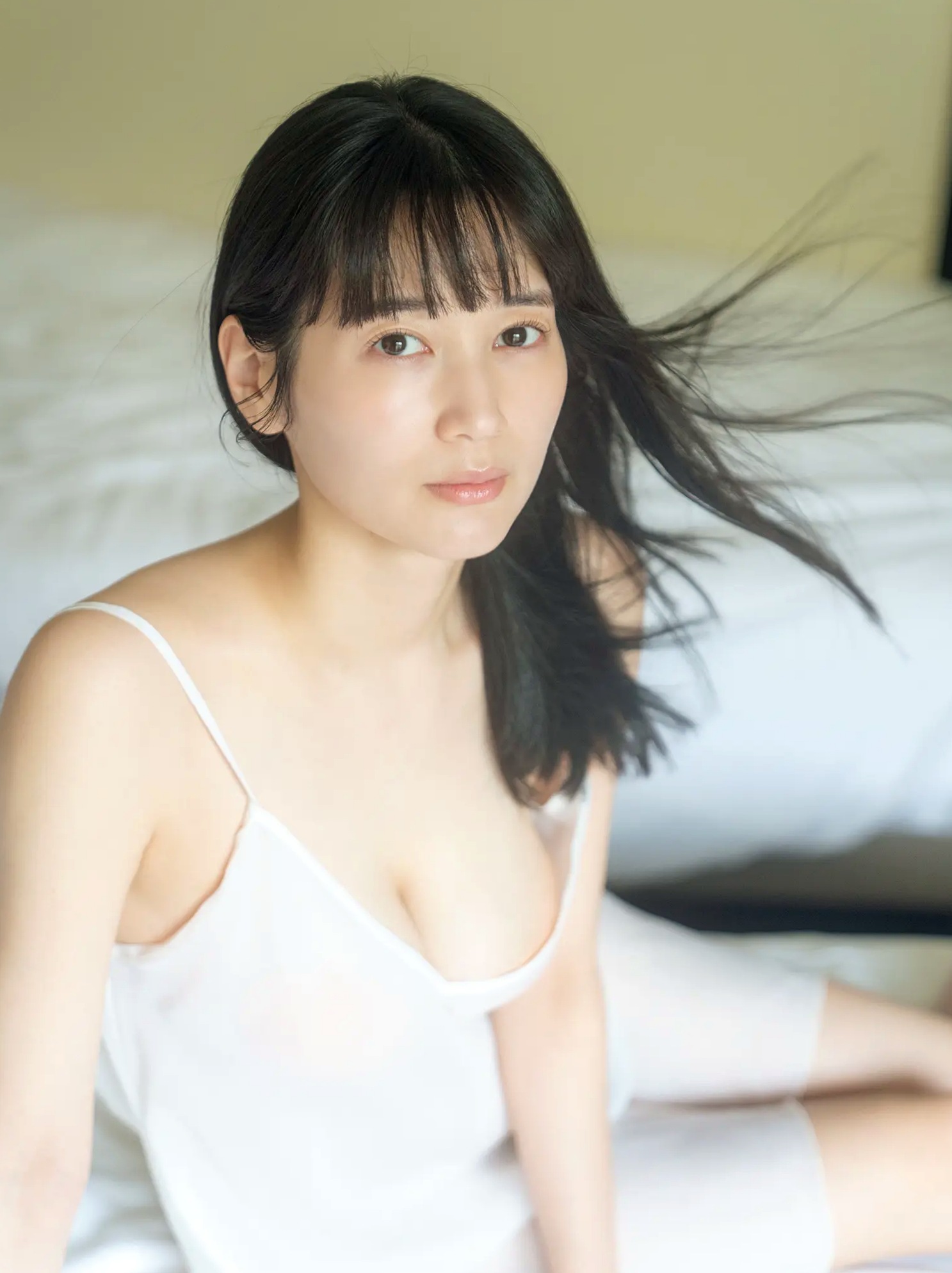 出口亜梨沙 - ESSENCE 户外蓝天性感内衣大尺度写真