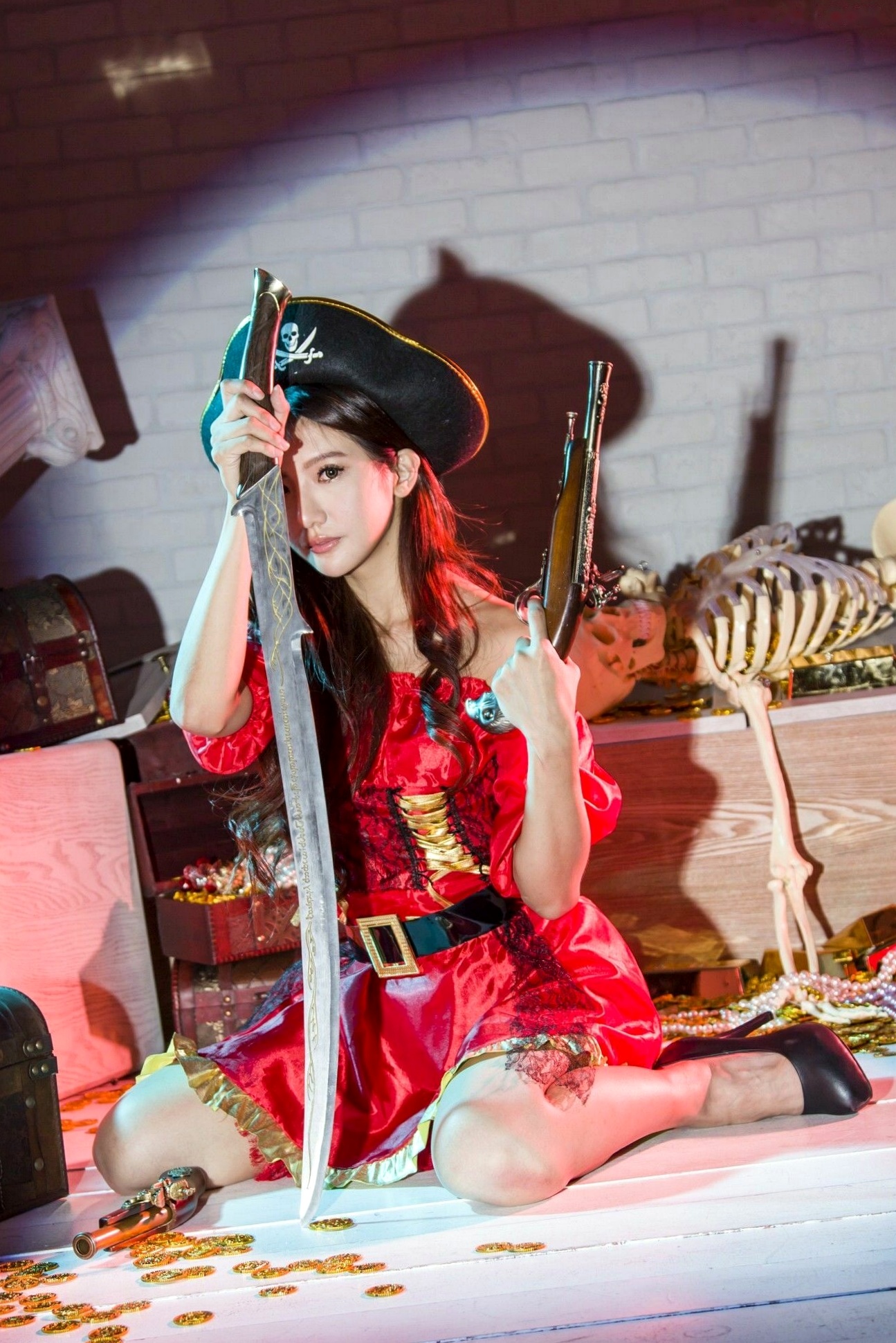 Gallery - 台湾正妹薇安Vivian硬核武装特工写真：飒爽制服棚拍，尽显酷飒冷艳作战风情台湾御女郎 - Royal Lady 制服冷艳角色扮演 薇安Vivian女神私房照_秀色女神 - image 8