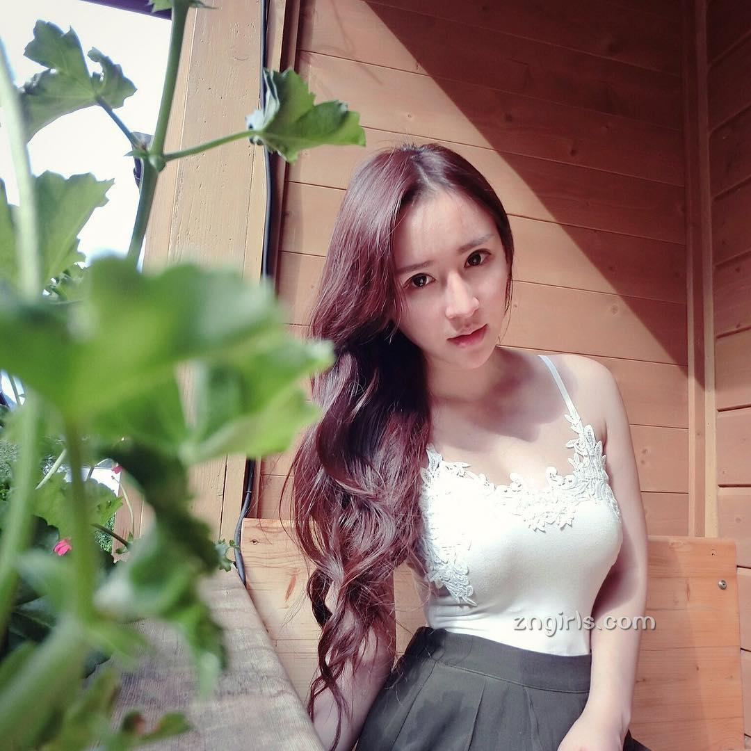 大马正妹Caster Ng 蚂蚁腰展现模特儿完美身材