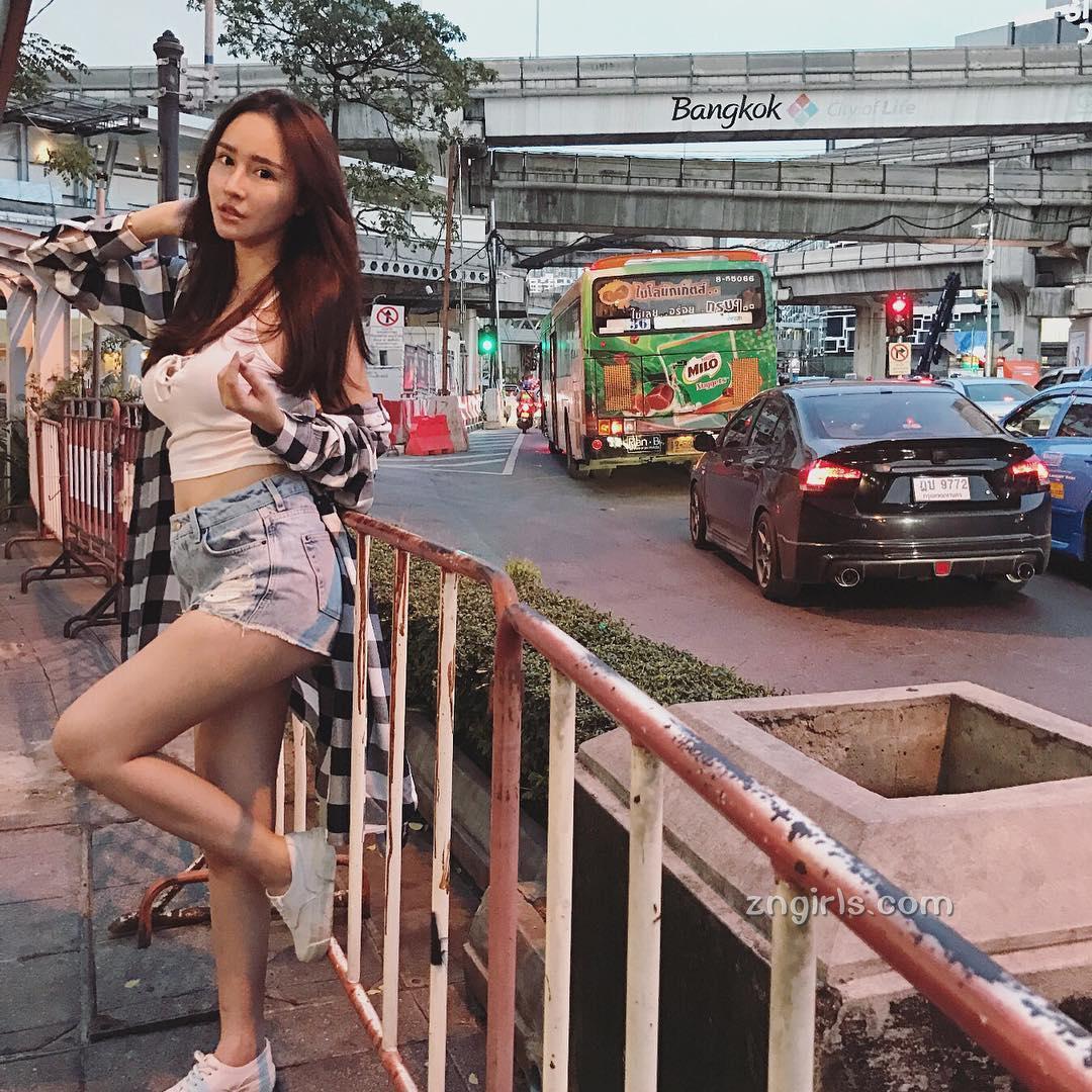 大马正妹Caster Ng 蚂蚁腰展现模特儿完美身材