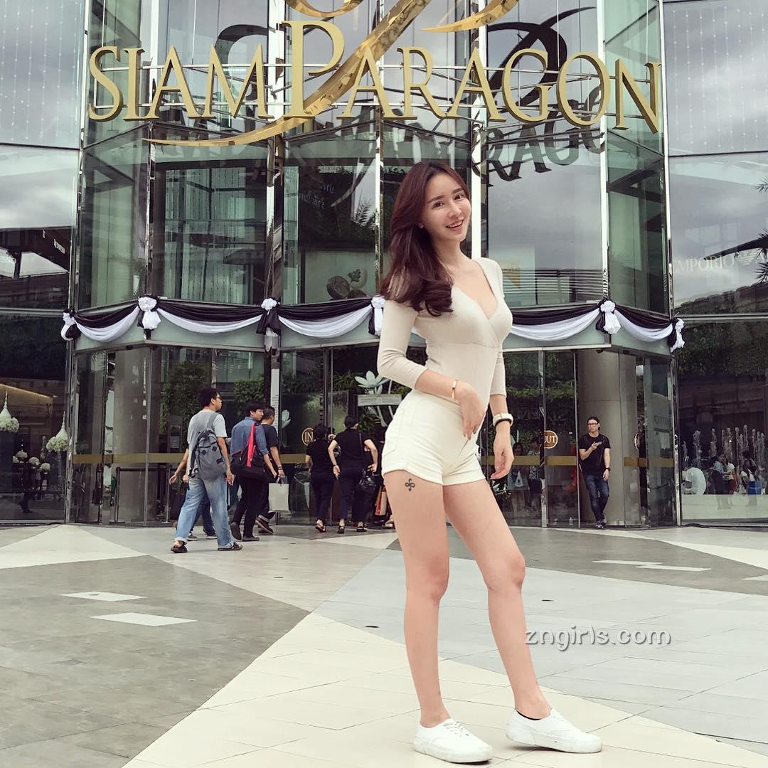 大马正妹Caster Ng 蚂蚁腰展现模特儿完美身材
