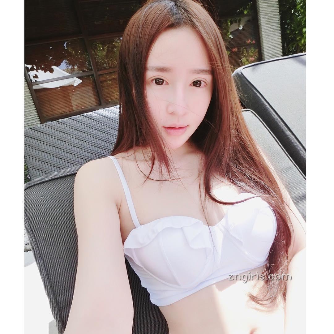大马正妹Caster Ng 蚂蚁腰展现模特儿完美身材
