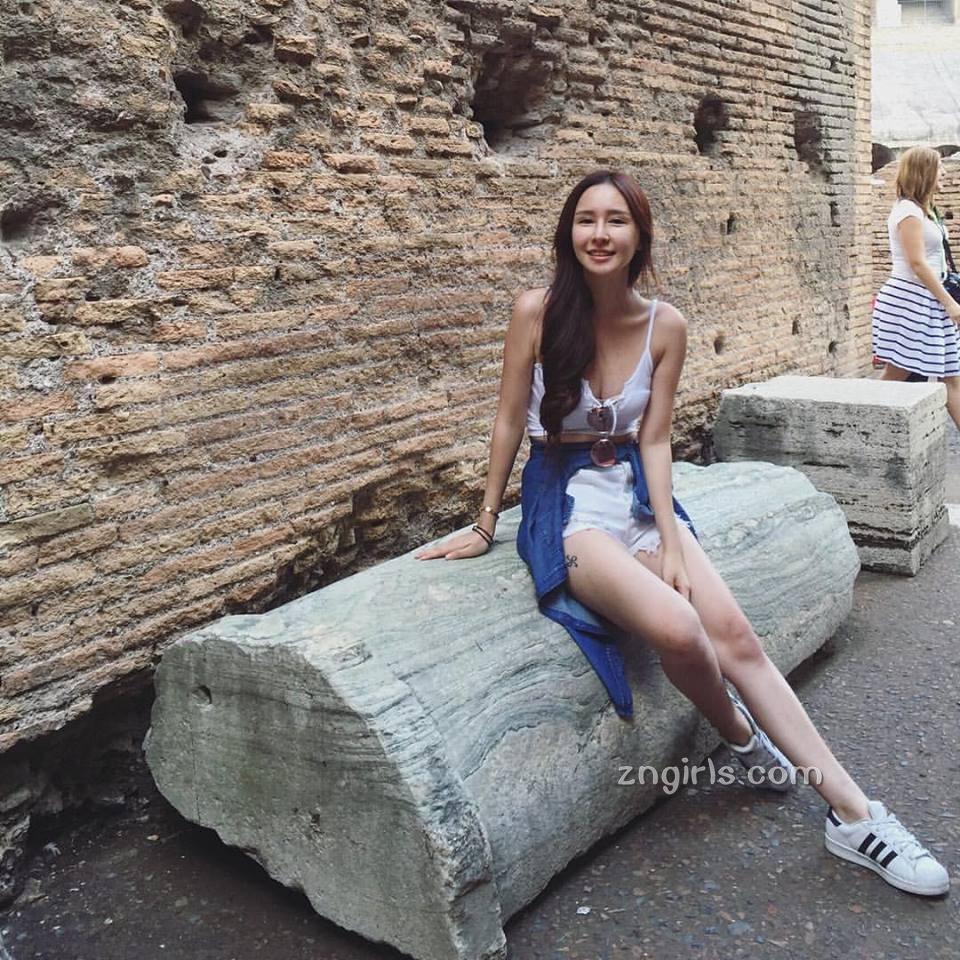 大马正妹Caster Ng 蚂蚁腰展现模特儿完美身材