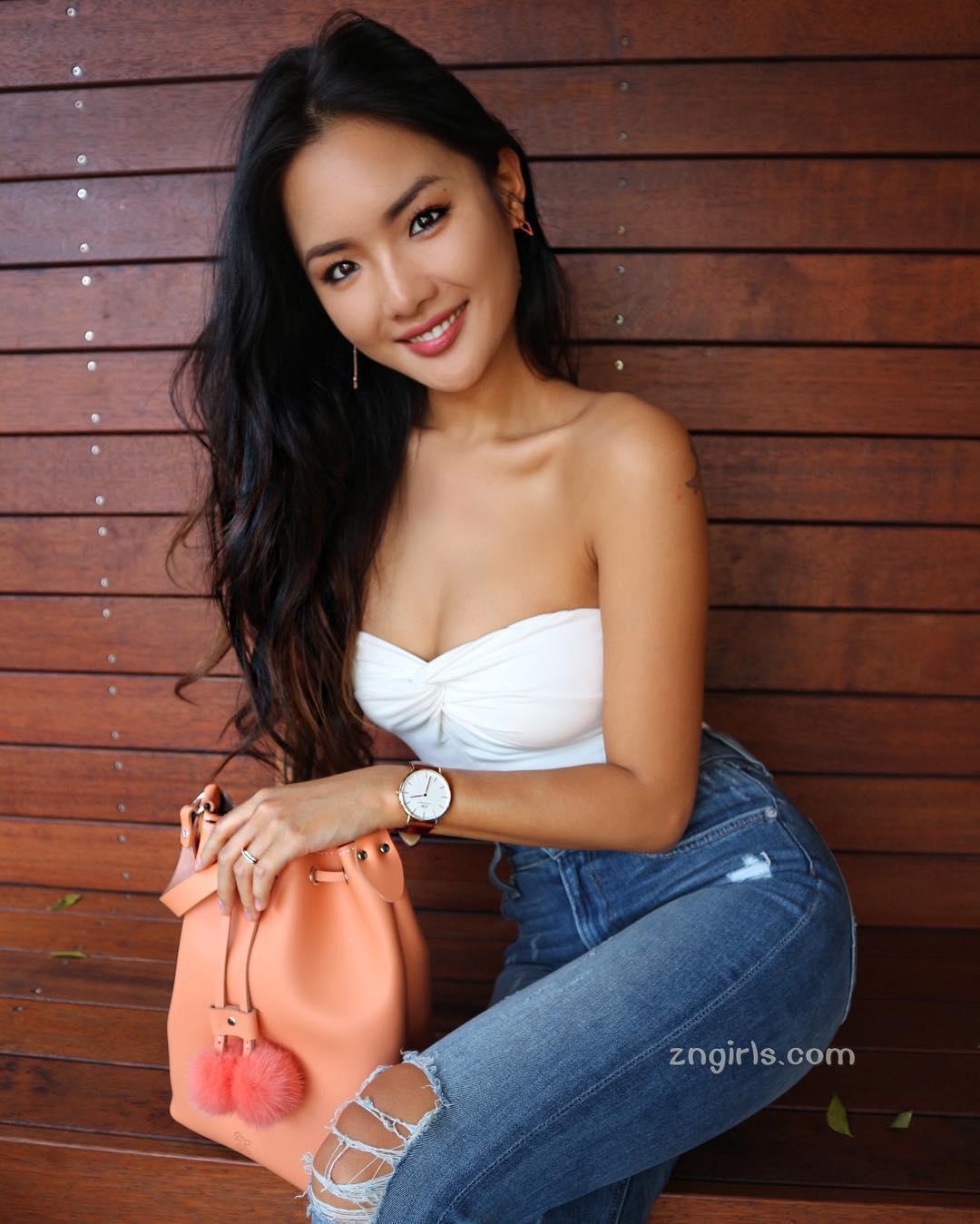 韩籍辣妹Chailee Son 小麦色皮肤与马甲线