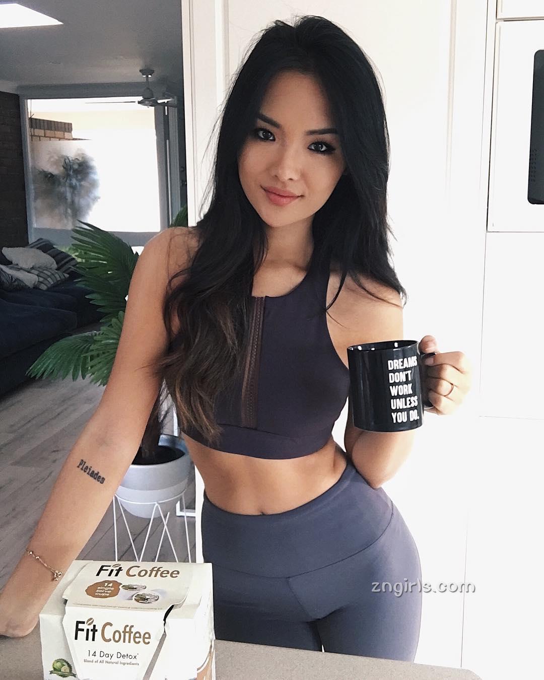韩籍辣妹Chailee Son 小麦色皮肤与马甲线