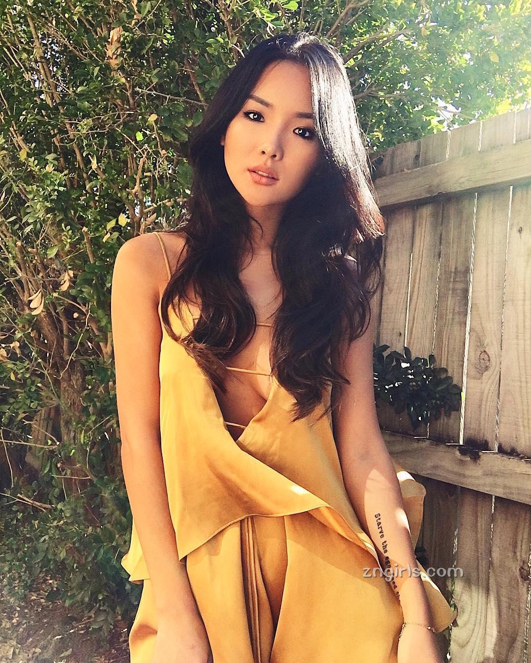 韩籍辣妹Chailee Son 小麦色皮肤与马甲线