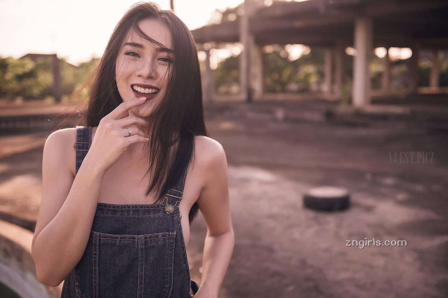 泰国美人Aumamii Upaiprom泳装出镜美图