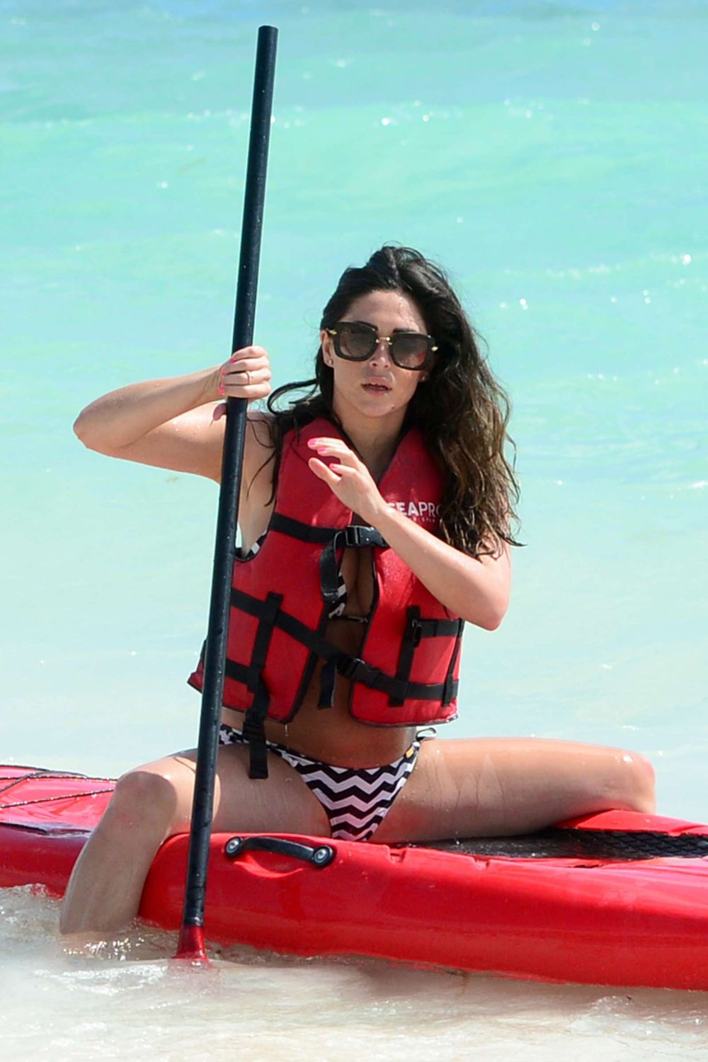 英国模特Casey Batchelor 真人秀高清比基尼图片