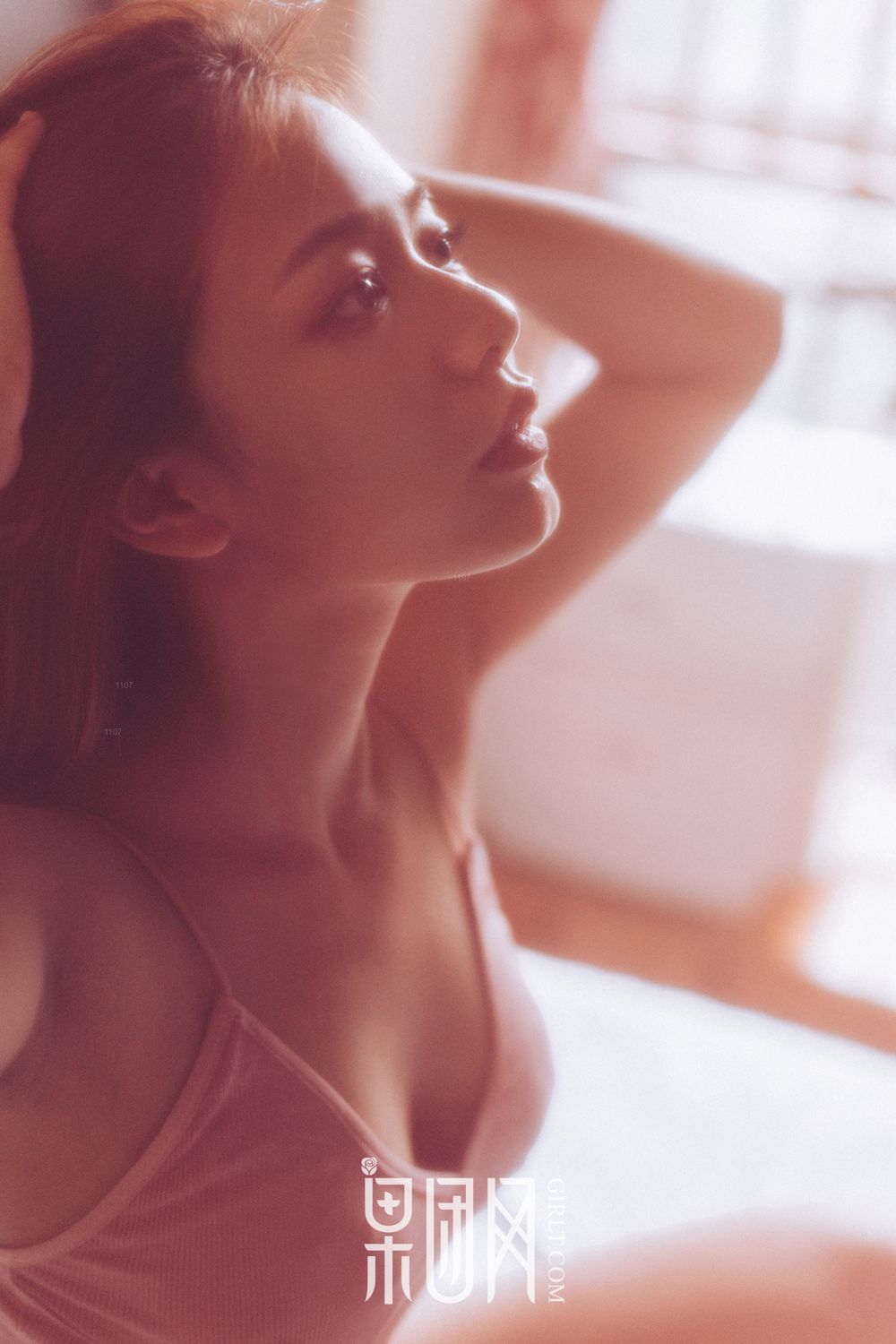 性感丰唇少女清凉上阵 黑丝加身若隐若现性感撩人