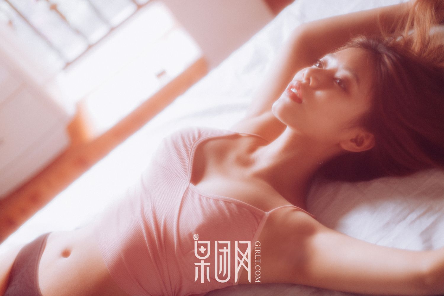 性感丰唇少女清凉上阵 黑丝加身若隐若现性感撩人