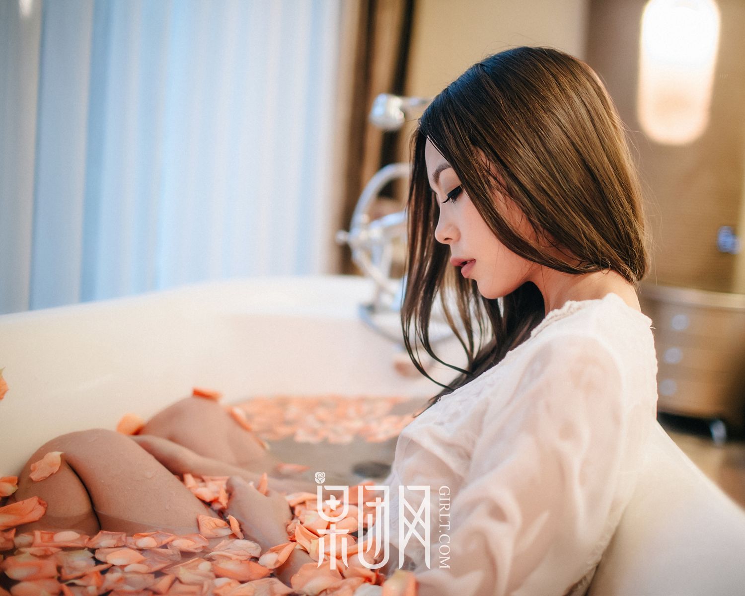 居室少女Anne寂寞等候