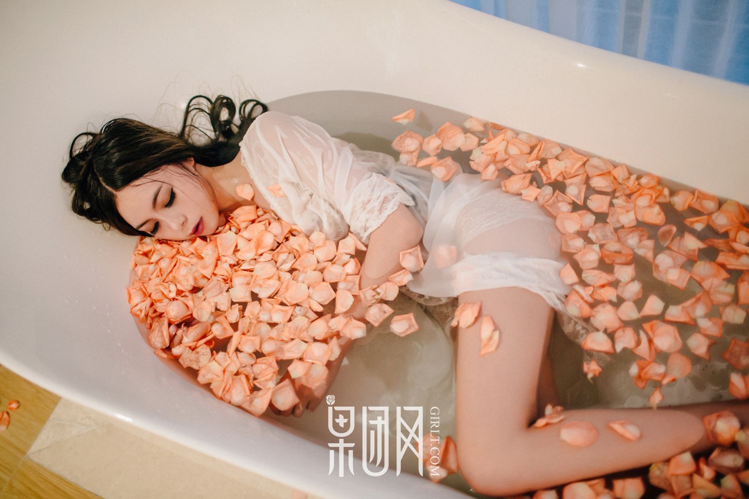 居室少女Anne寂寞等候