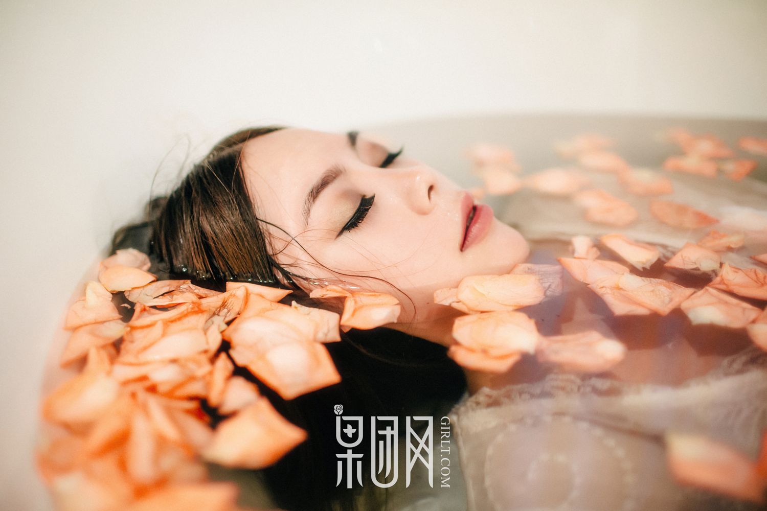 居室少女Anne寂寞等候