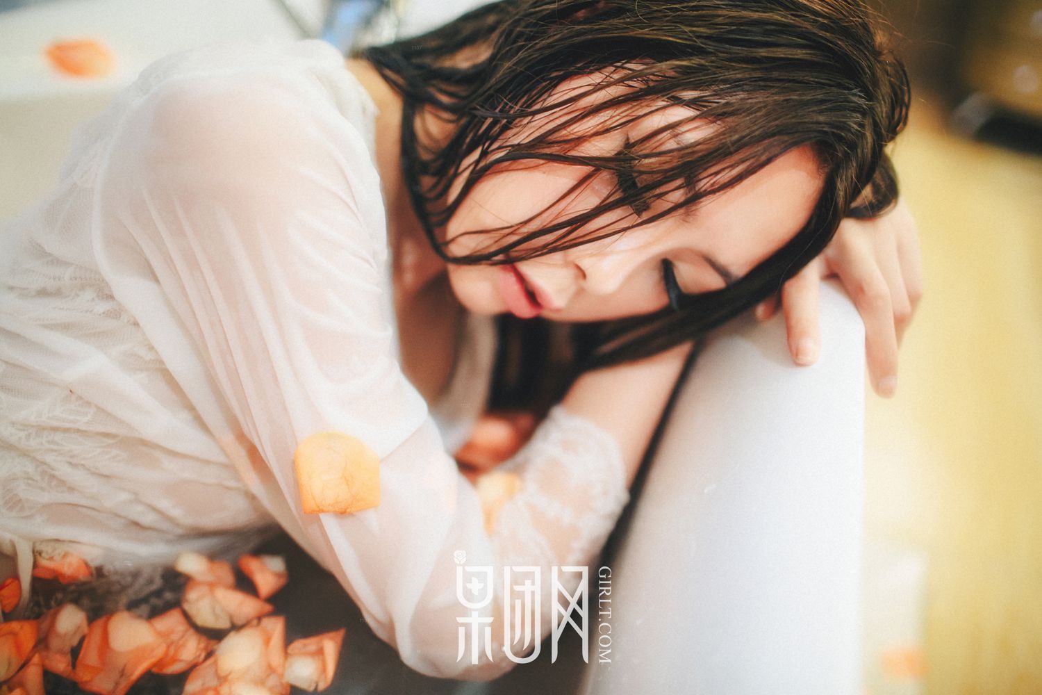 居室少女Anne寂寞等候