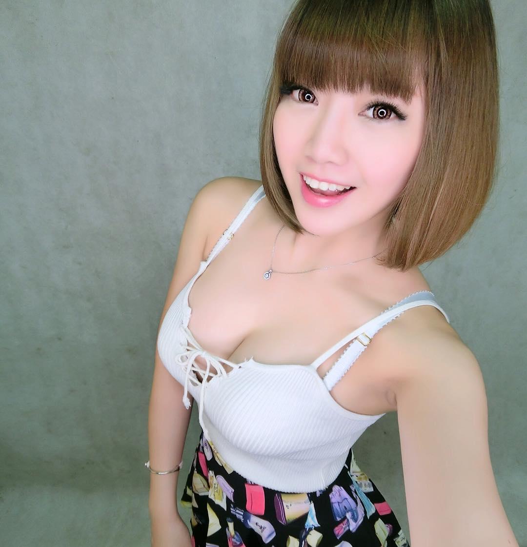 台北最正钢琴老师 陈甜芯自弹自唱好身材
