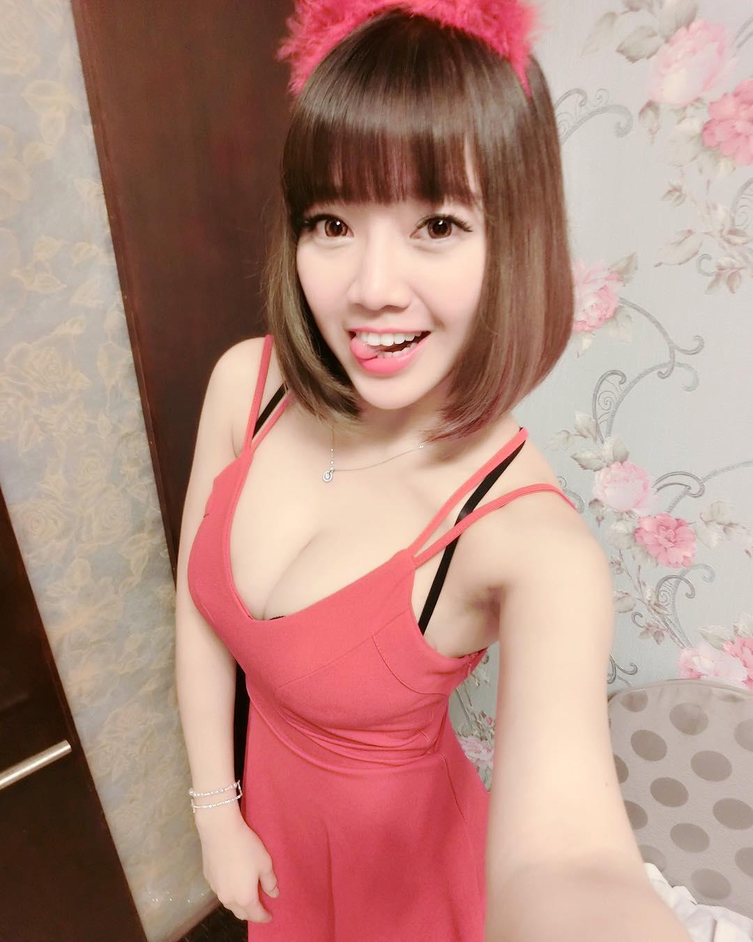 台北最正钢琴老师 陈甜芯自弹自唱好身材