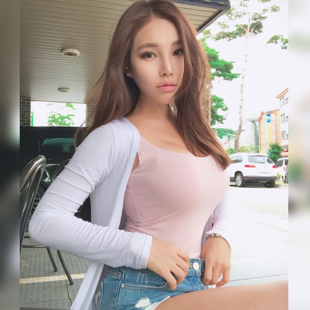 健身模特고다연 极品S级车头灯身材