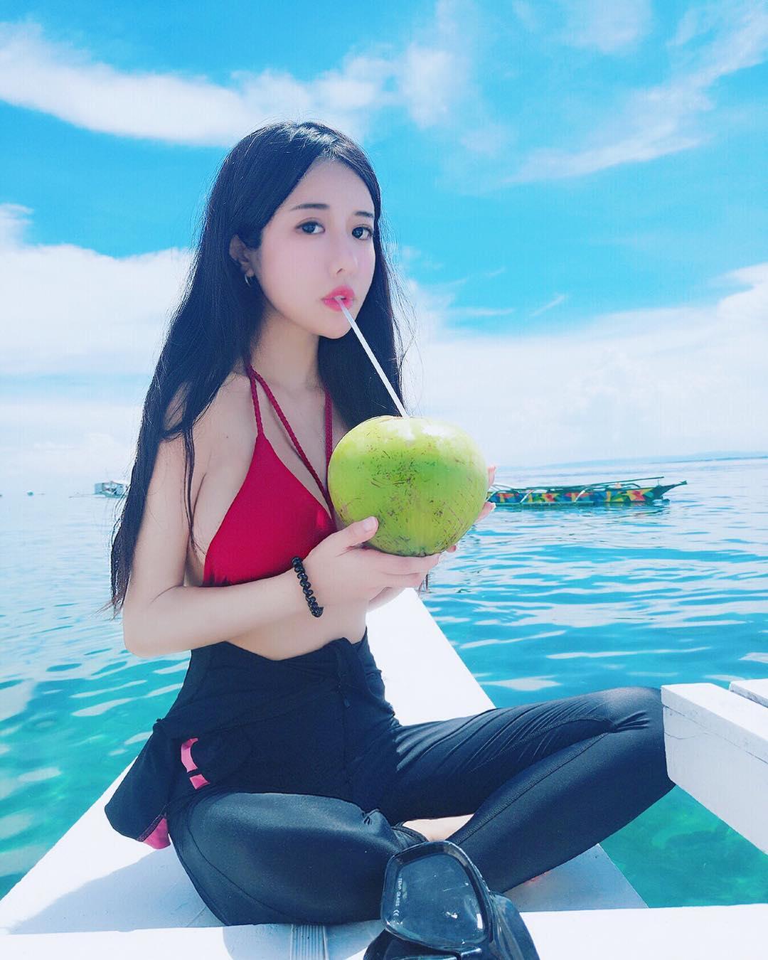 台湾辣妹张瑜庭 海滩比基尼的炸裂感