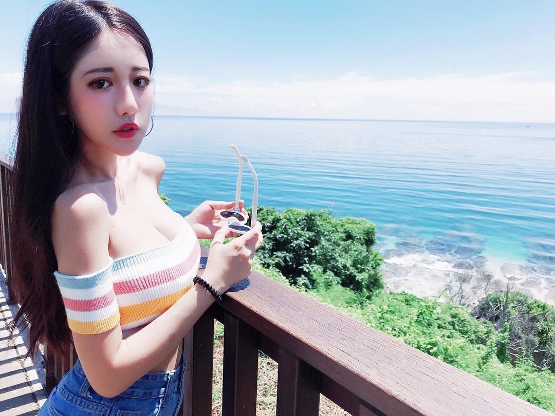台湾辣妹张瑜庭 海滩比基尼的炸裂感