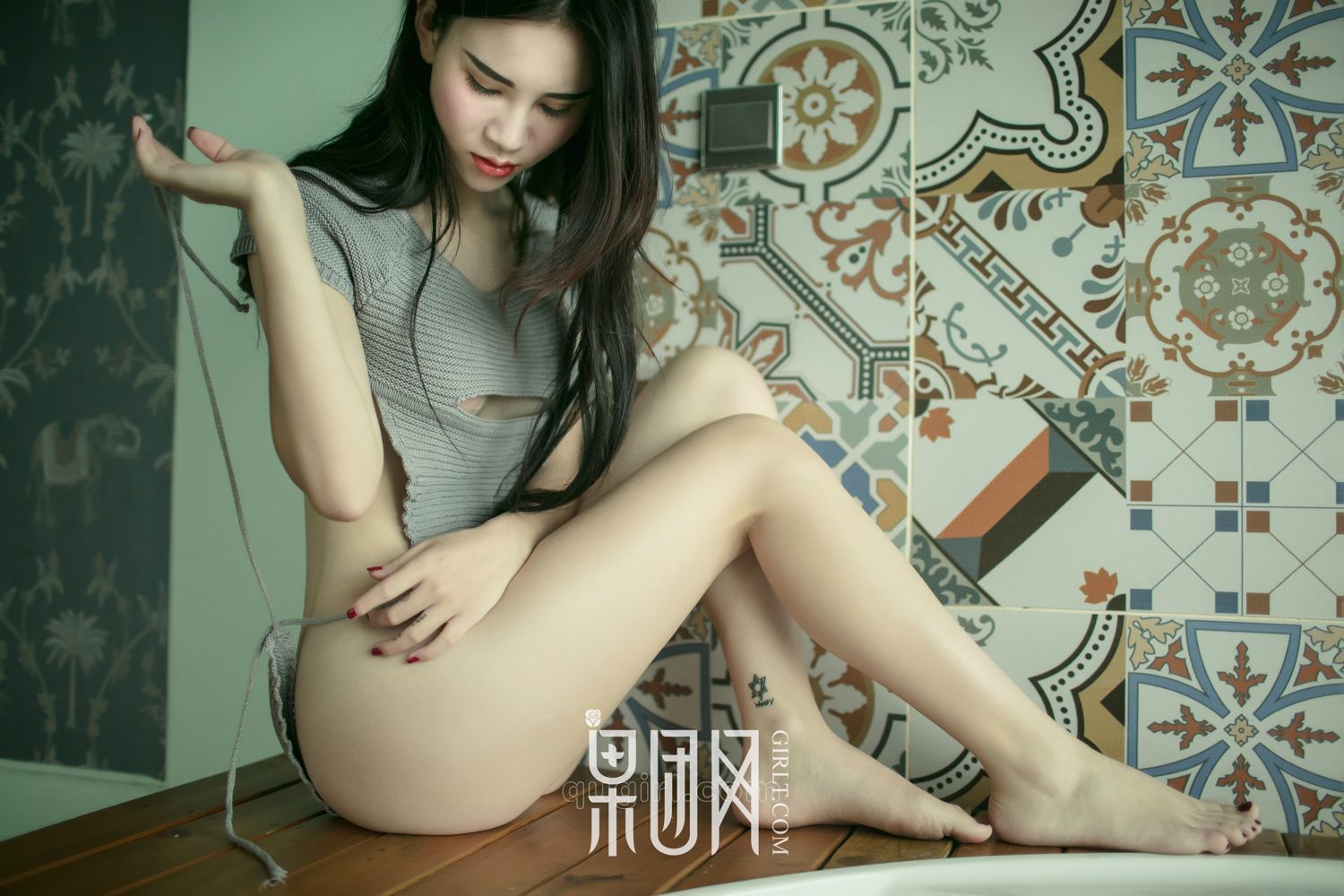 硬朗御姐大秀美背 浴缸湿身无比勾魂