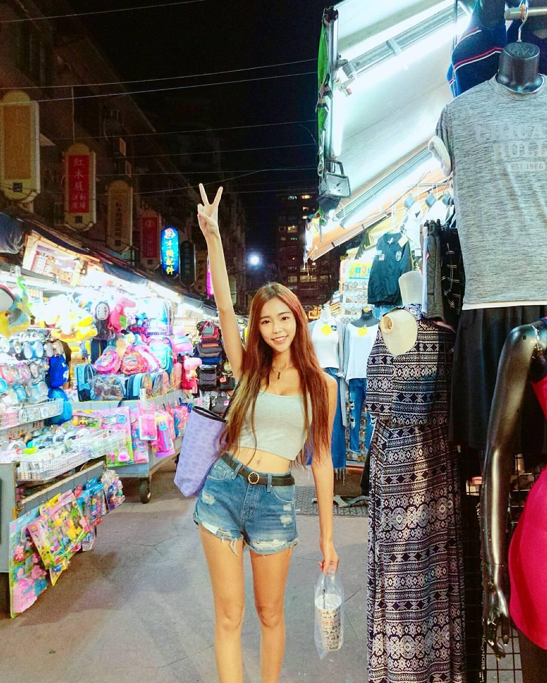 台湾音乐才女黄上晏 骨感系美人四肢纤细