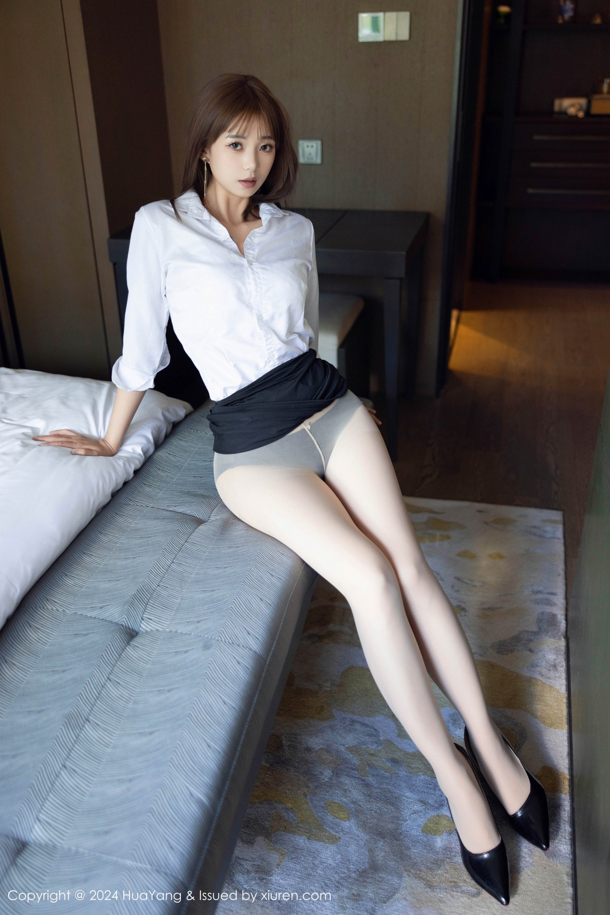[HuaYang]高清写真图 2024.09.05 VOL.604 宋-kiki 丝袜美腿