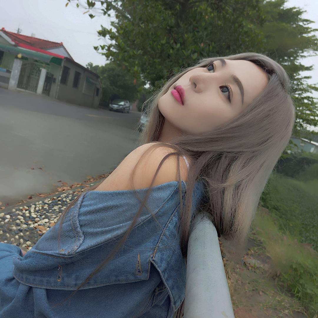翁沛妍眼神好萌 男友视角慵懒迷人