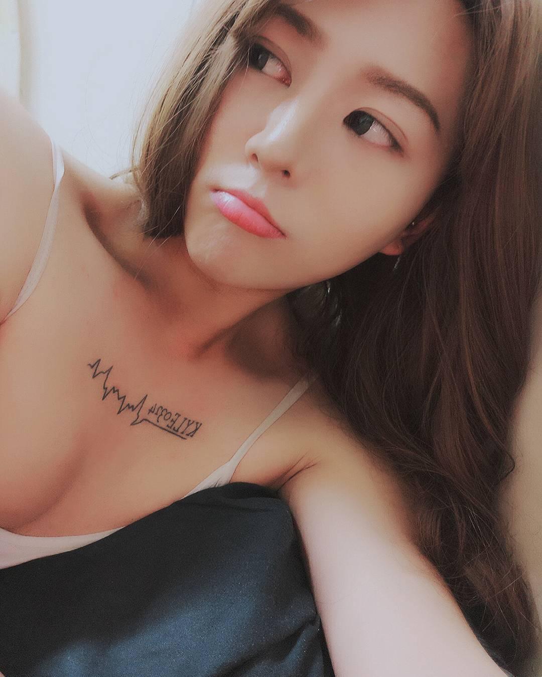 翁沛妍眼神好萌 男友视角慵懒迷人