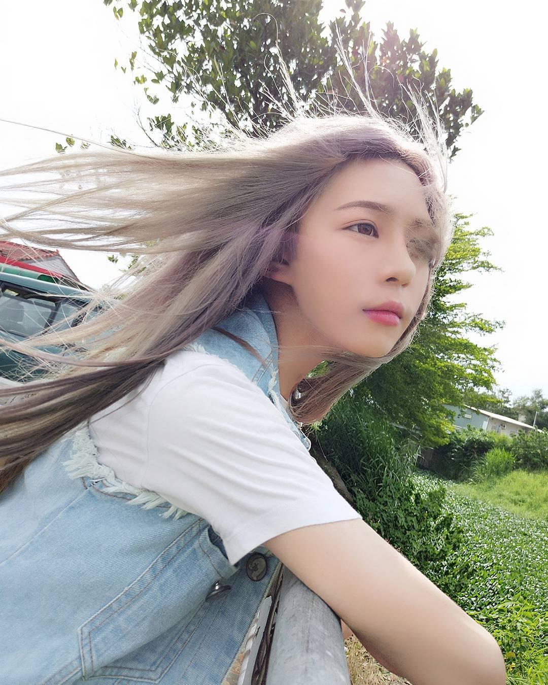 翁沛妍眼神好萌 男友视角慵懒迷人