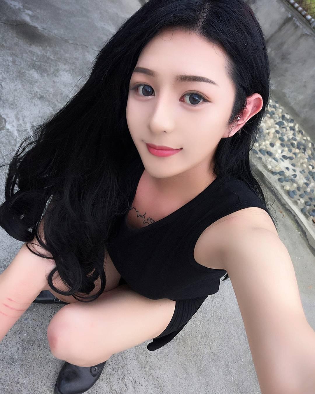 翁沛妍眼神好萌 男友视角慵懒迷人