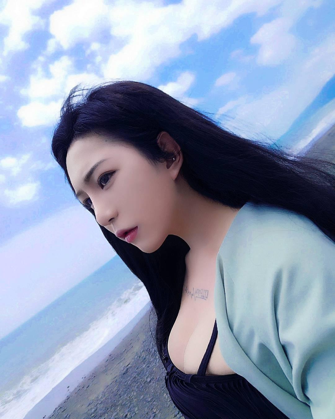 翁沛妍眼神好萌 男友视角慵懒迷人